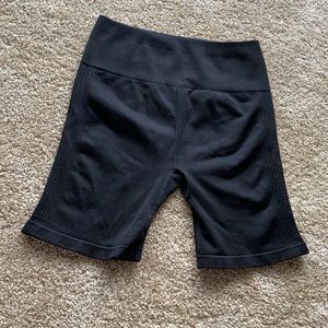 Black seamless biker shorts - M